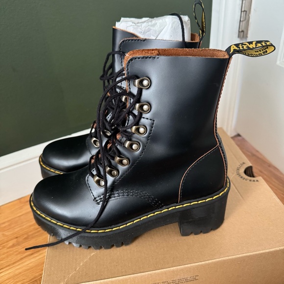 Doc Marten Black Vintage Smooth Leona Hiker - Picture 5 of 9